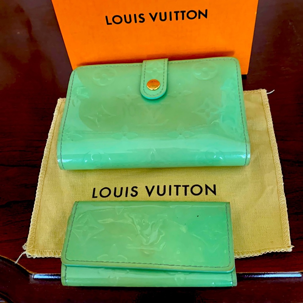 LV set of wallet and key chain